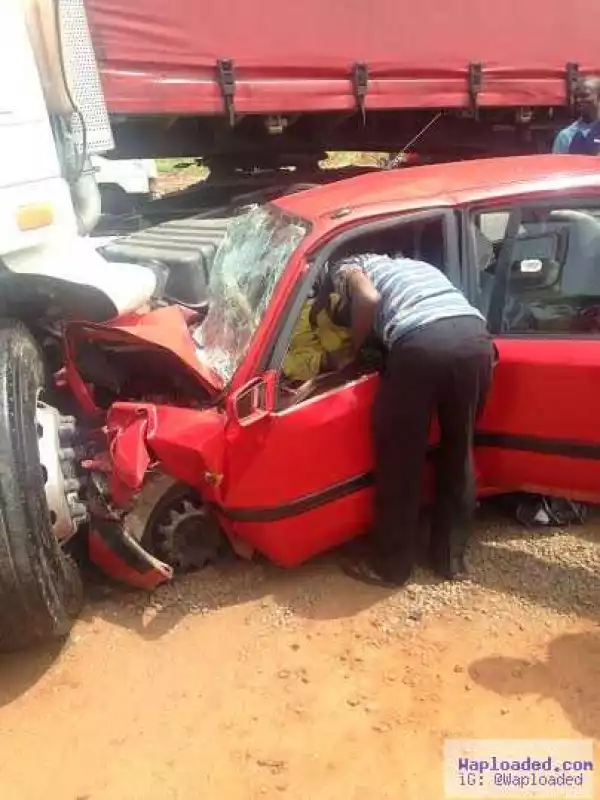 Graphic photos: See fatal accident that claims 5 people on Bida road, Niger state